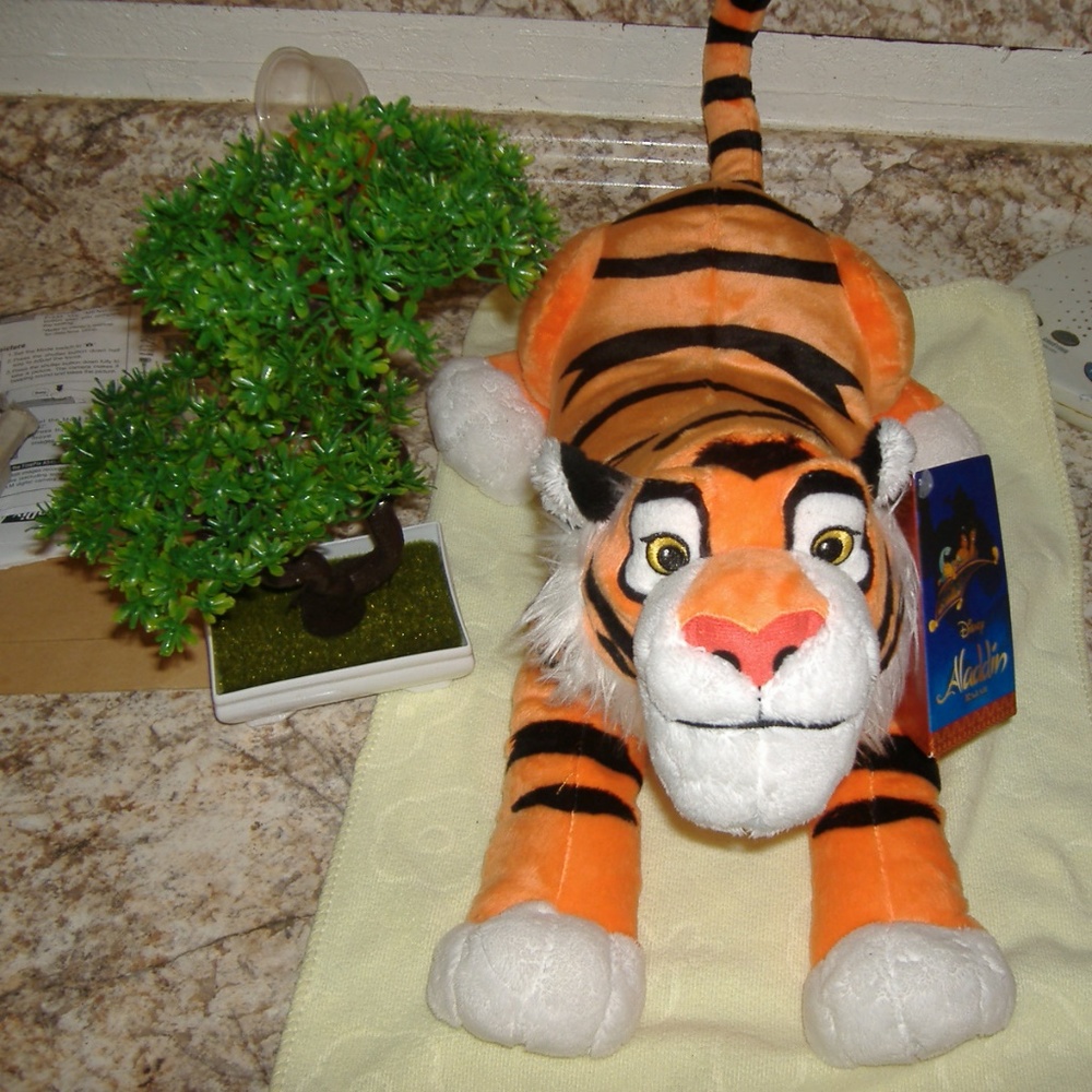 🧡🧡🧡🧡Brand New Disney Rajah Plush - Aladdin